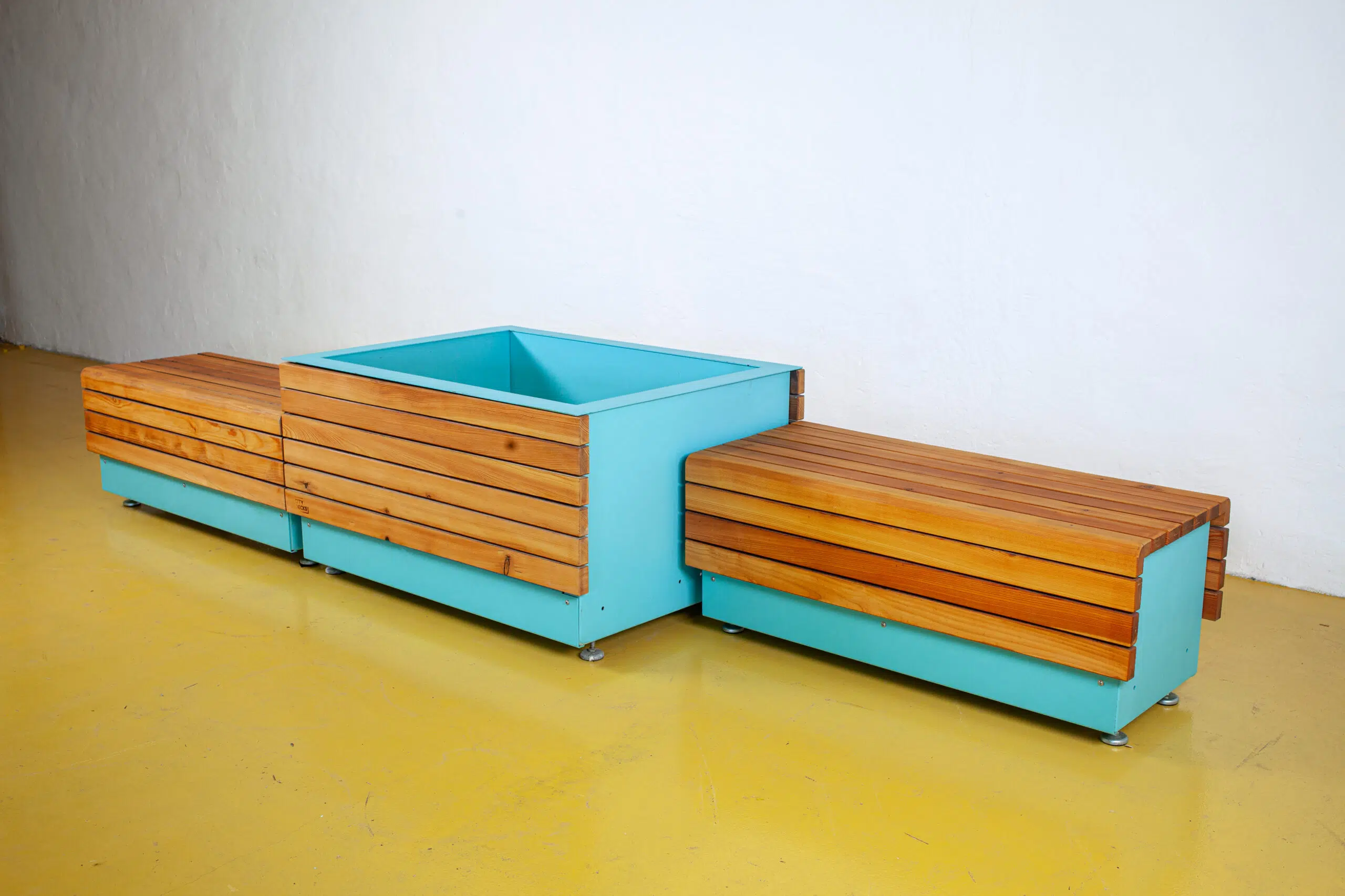 Kombination Wien mit hohen Pflanzkästen